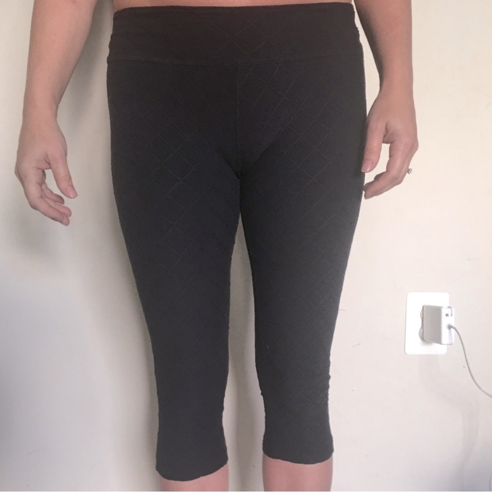 Beyond Yoga Black Textured Capri Leggings